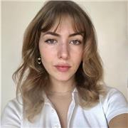 Laureanda in filosofia impartisce lezioni di materie umanistiche